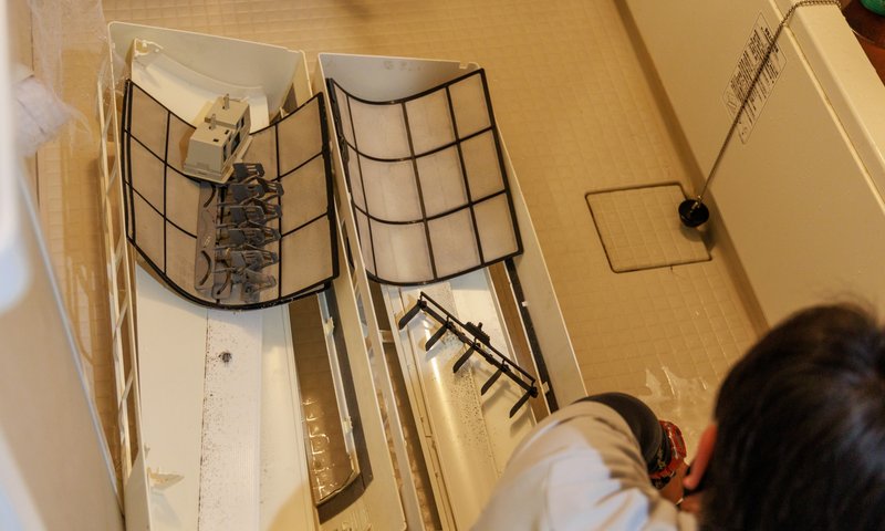 取り外したフィルターとカバー